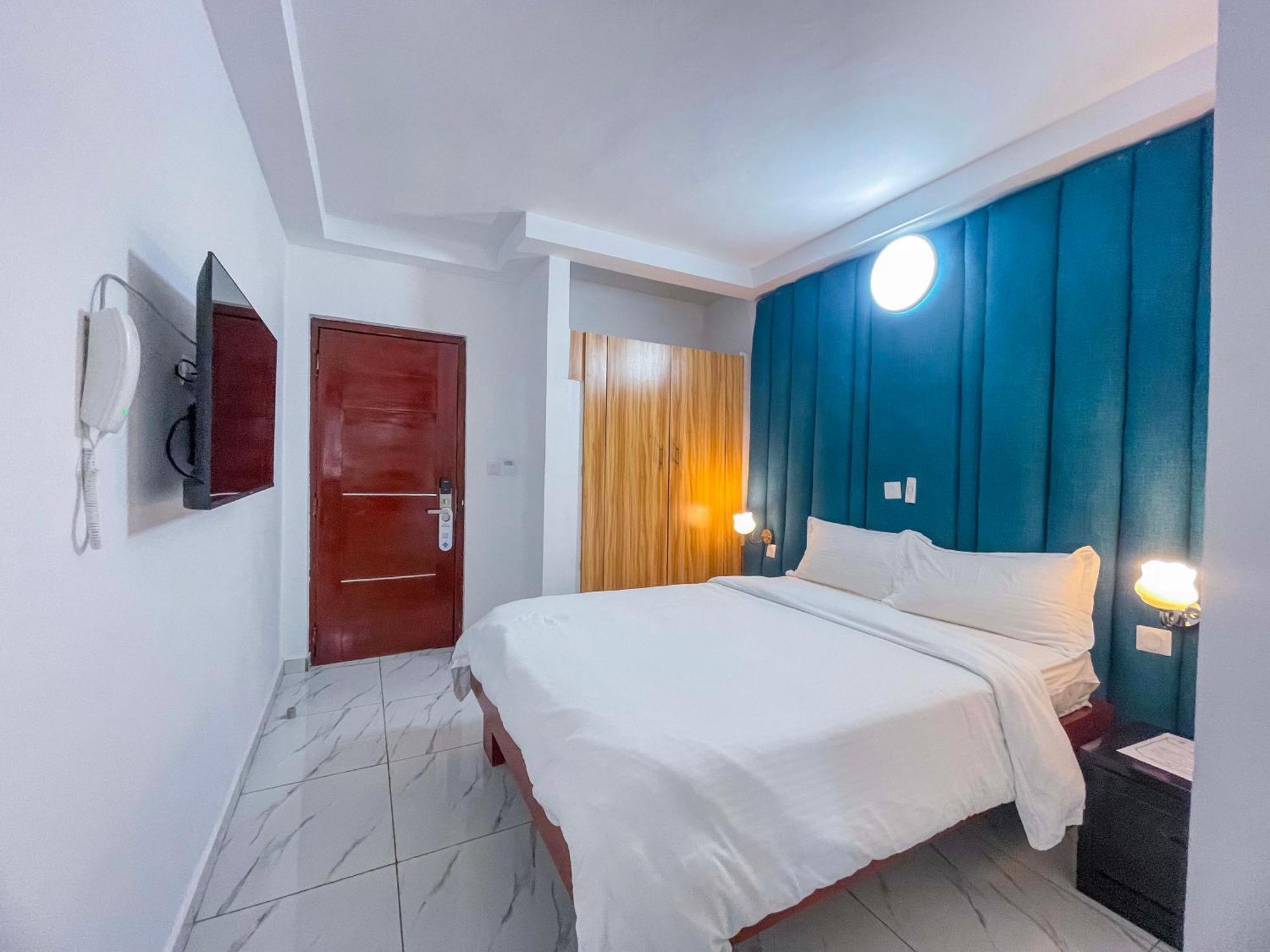 Hotel Le Vaisseau Abidjan Exterior photo